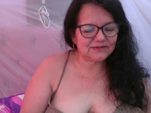 kassandra02 live cam on UnifiedCams