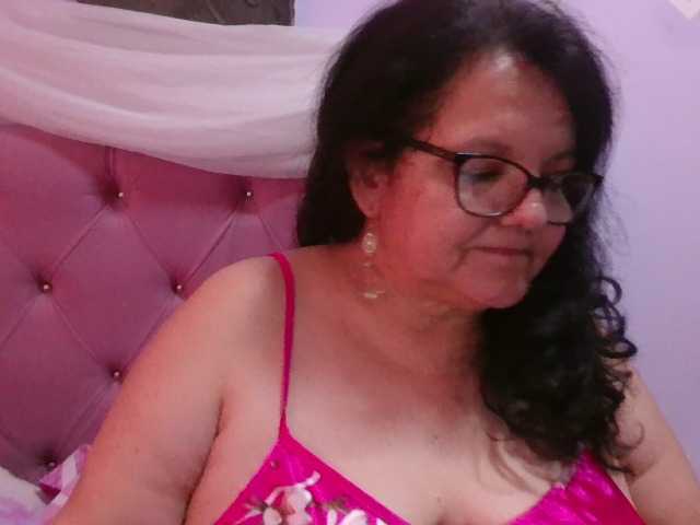 kassandra02, en directo ahora en BongaCams