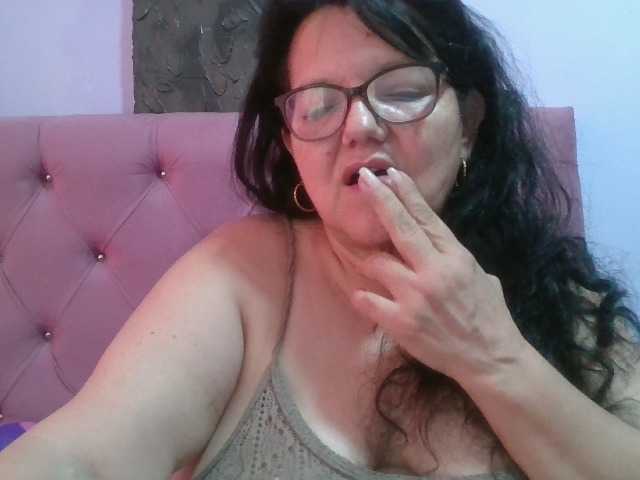 kassandra02 live cam on UnifiedCams