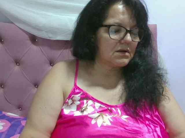 Kassandra02's cam show statistics and live stream