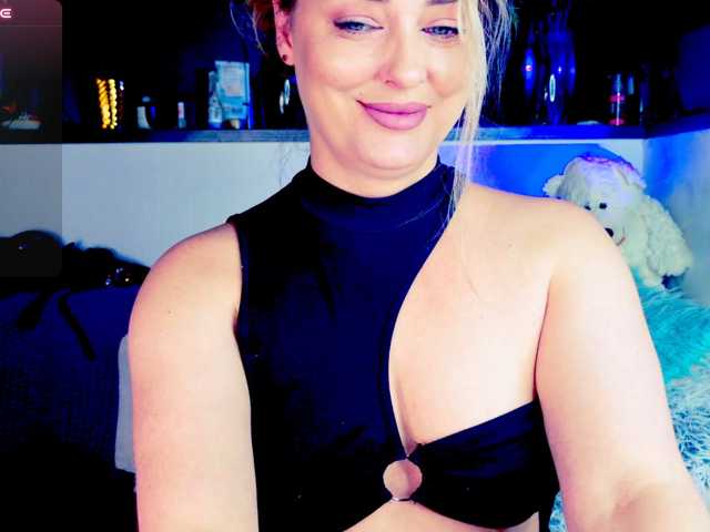 -JuliaSpace- live cam on BongaCams