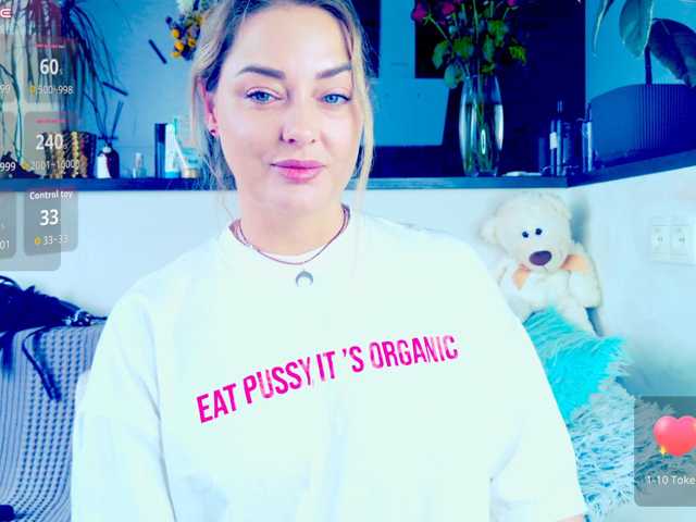 -JuliaSpace- live cam on BongaCams