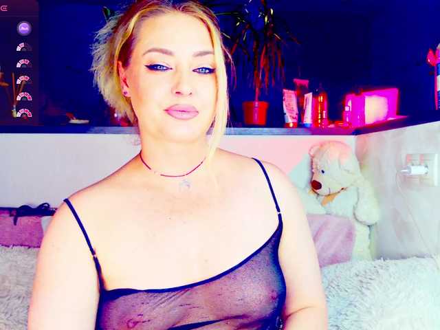 -JuliaSpace- live cam on BongaCams