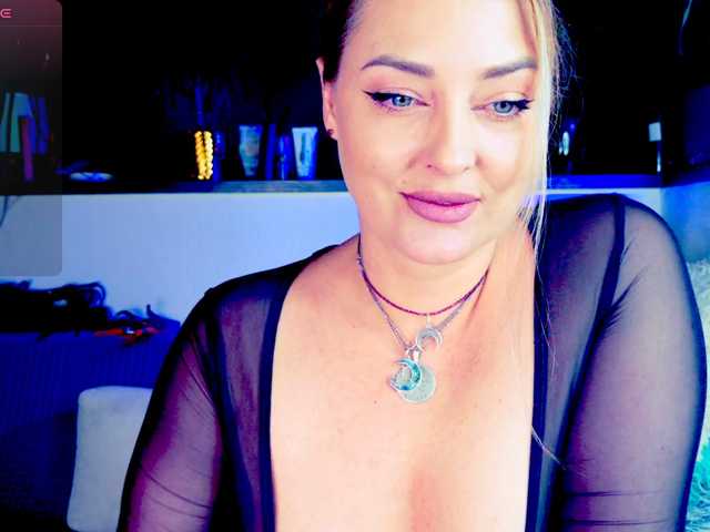 -JuliaSpace- live cam on BongaCams