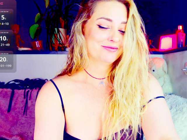 -JuliaSpace- live cam on BongaCams