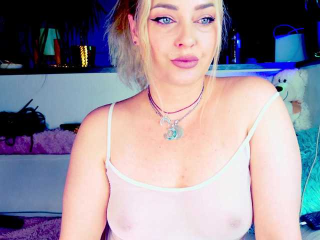 -JuliaSpace- live cam on BongaCams