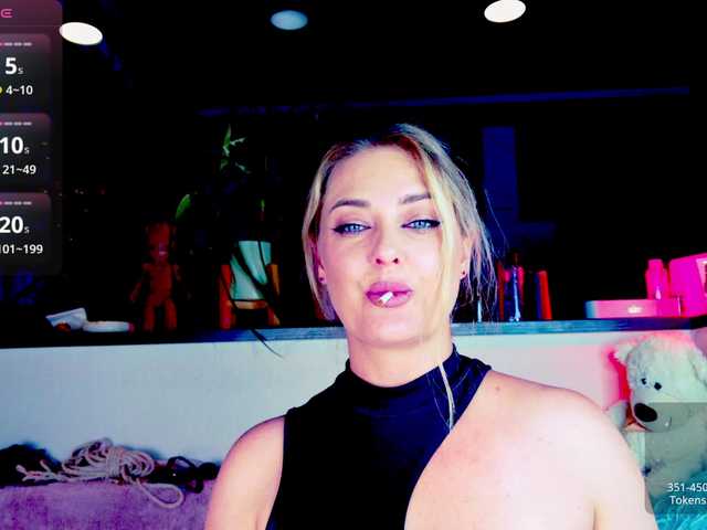 -JuliaSpace- live cam on BongaCams