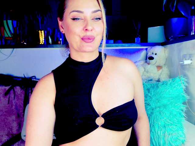 -JuliaSpace- live cam on BongaCams