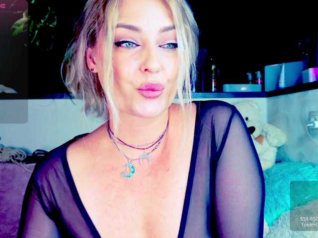 -JuliaSpace- live cam on BongaCams