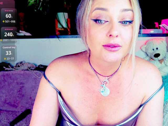 -JuliaSpace- live cam on BongaCams