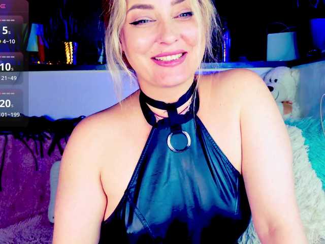 -JuliaSpace- live cam on BongaCams