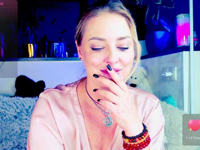 -JuliaSpace- live cam on BongaCams