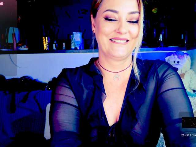 -JuliaSpace- live cam on BongaCams