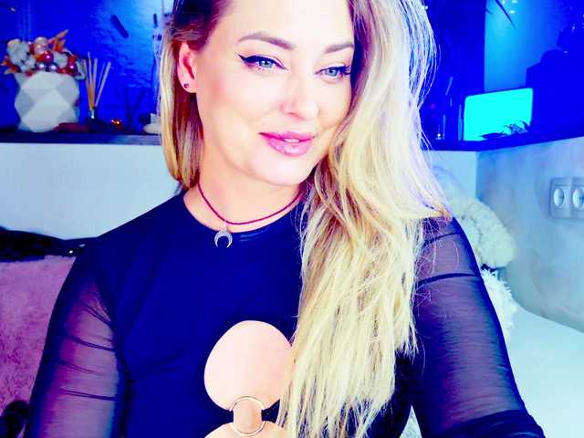 -JuliaSpace-'s BongaCams show and profile