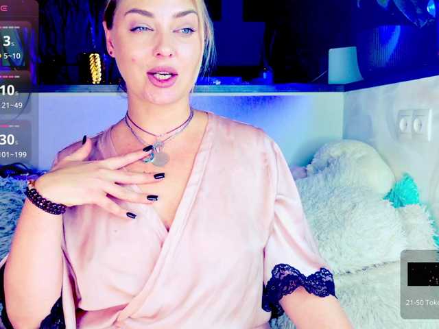 -JuliaSpace- live cam on BongaCams