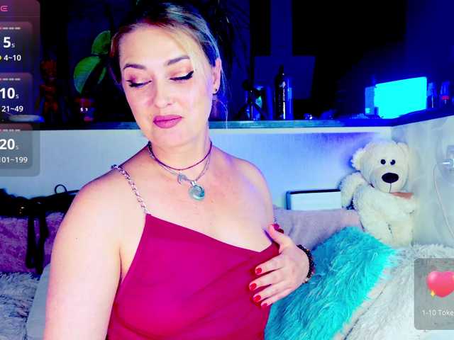 -JuliaSpace- live cam on BongaCams