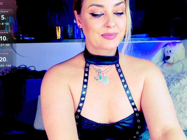 -JuliaSpace- live cam on BongaCams