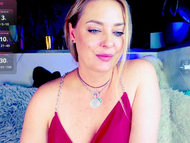 -JuliaSpace- live cam on BongaCams
