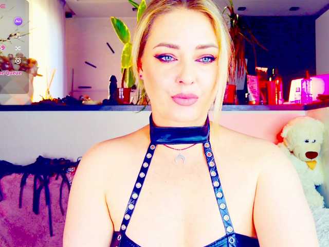 -juliaspace- live sex show