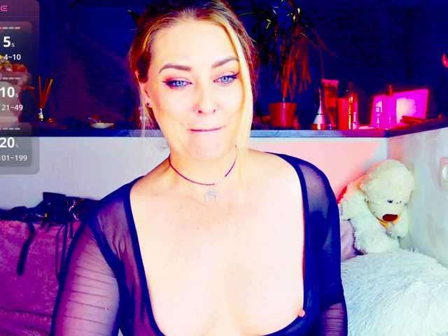 -JuliaSpace- live cam on BongaCams