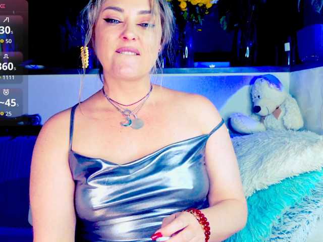 -JuliaSpace-, en directo ahora en BongaCams