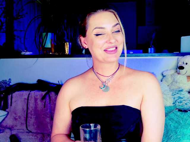 -JuliaSpace- live cam on BongaCams