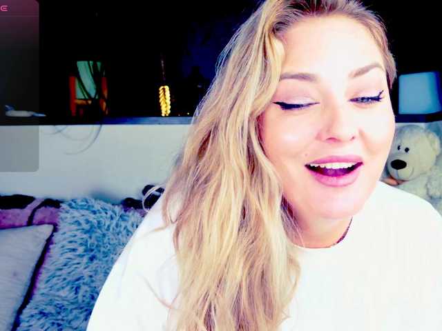 -JuliaSpace- live cam on BongaCams