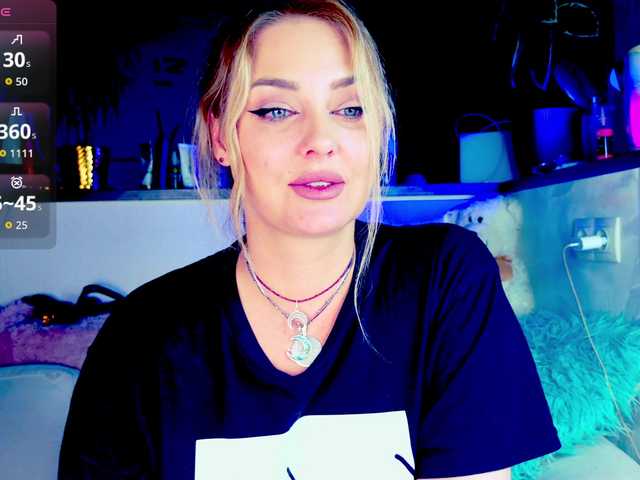 -JuliaSpace- live cam on BongaCams