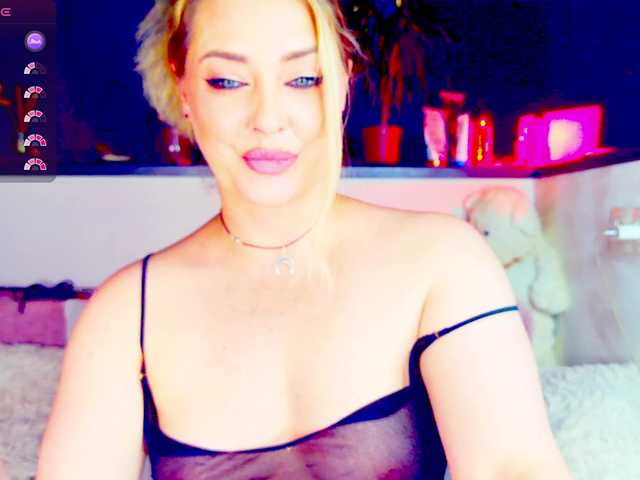 -JuliaSpace- live cam on BongaCams