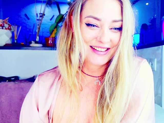 -JuliaSpace-'s BongaCams show and profile