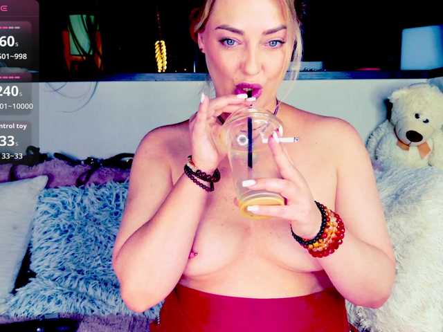 -JuliaSpace- live cam on BongaCams