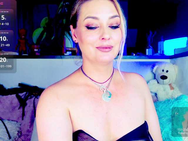 -JuliaSpace- live cam on BongaCams