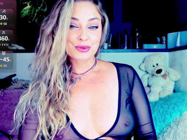 -JuliaSpace- live cam on BongaCams