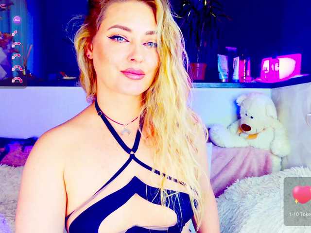 -JuliaSpace- live cam on BongaCams