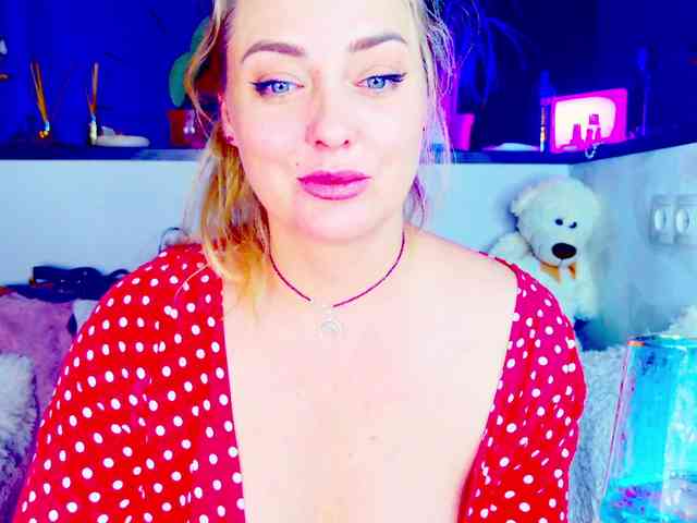 -JuliaSpace- Live Webcam on BongaCams