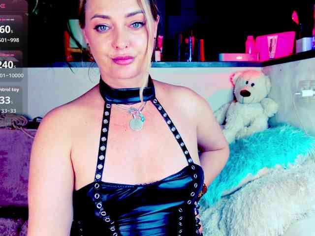 -JuliaSpace- Live Webcam on BongaCams