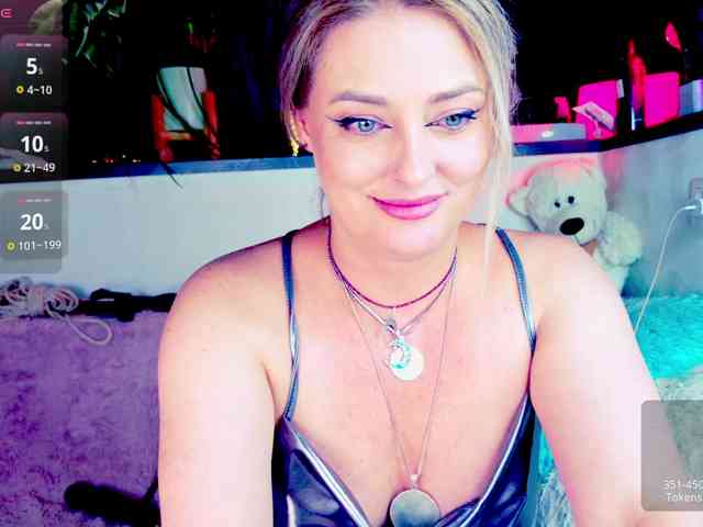-JuliaSpace- Live Webcam on BongaCams