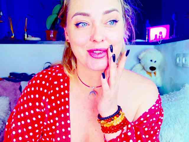 -JuliaSpace- Live Webcam on BongaCams