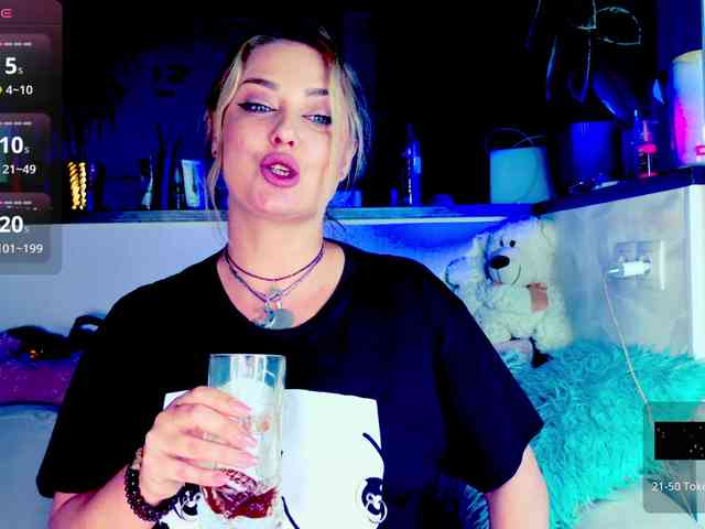 _juliaspace_'s cam show statistics and live stream