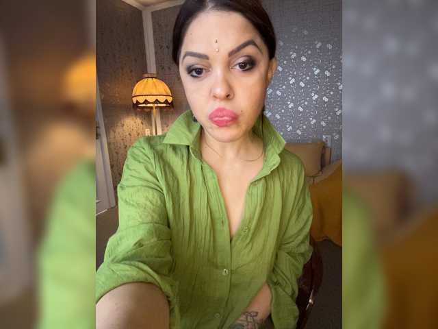 MyStream — live female cam