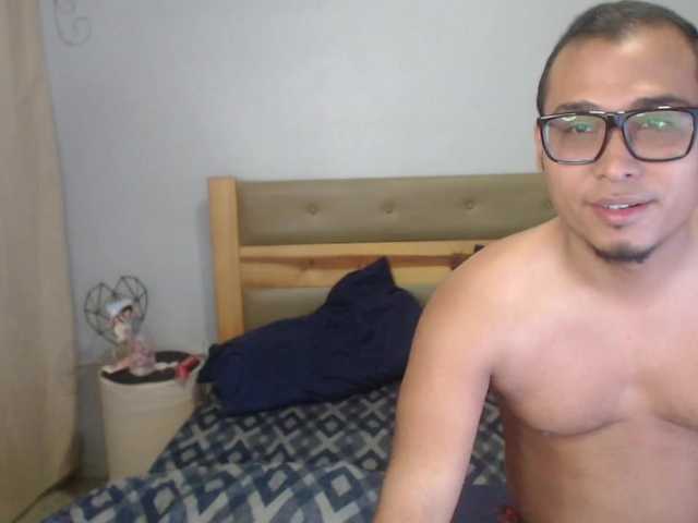 couplesexxx28's BongaCams show and profile