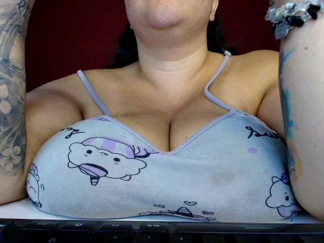 lulubigtitts live webcam show