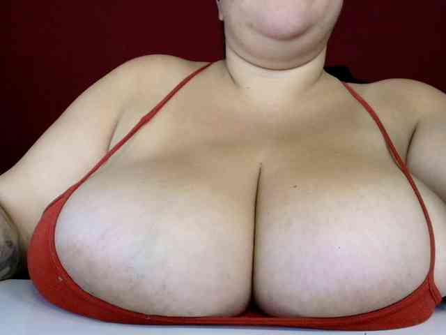 lulubigtitts webcam