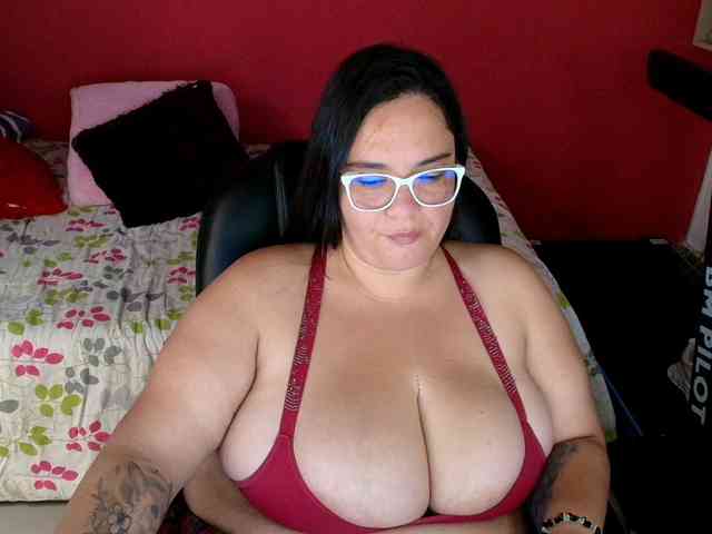 lulubigtitts webcam