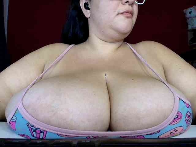 lulubigtitts webcam