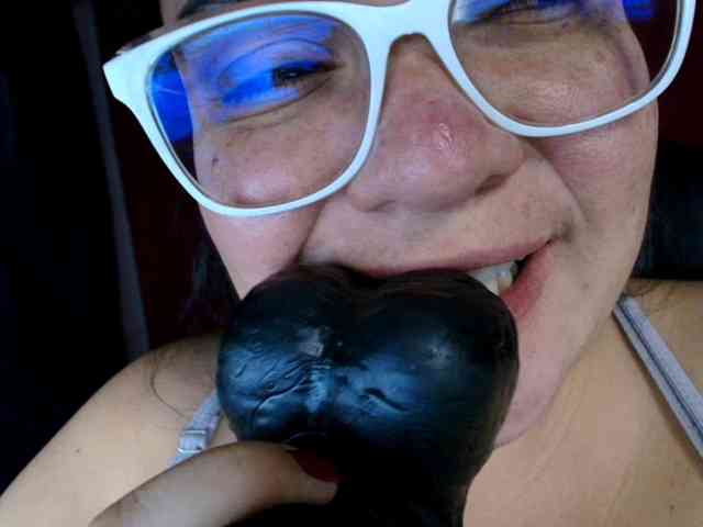 lulubigtitts webcam