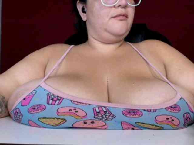 lulubigtitts webcam