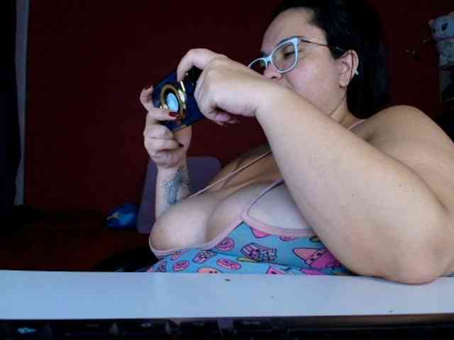 lulubigtitts webcam