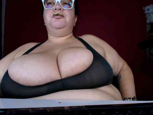 Modelo: lulubigtitts