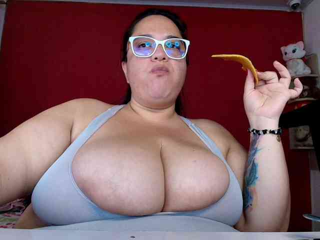 lulubigtitts webcam